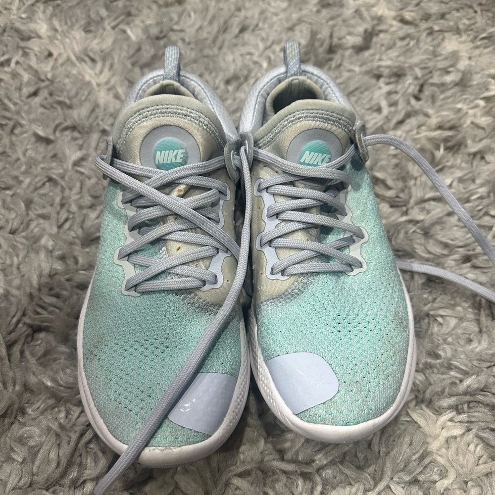 Nike Y Ride running sneakers